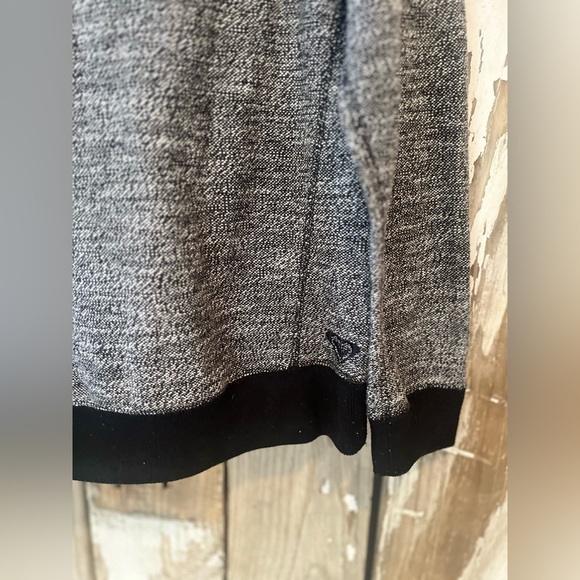 Roxy Black Hooded Pullover size XL - Picture 3 of 5